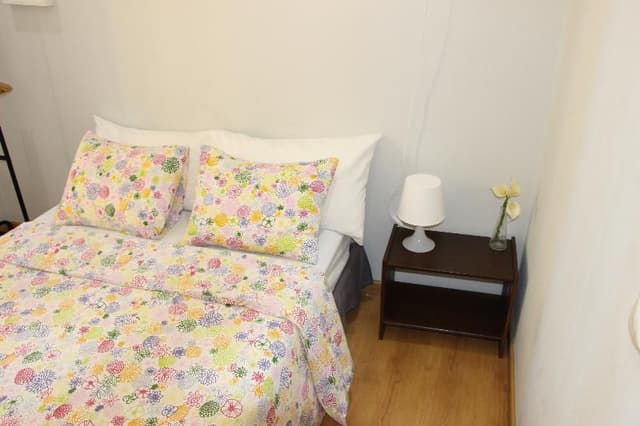 DOUBLE WITH SHARED BATHROOM