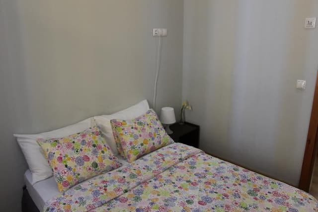 DOUBLE WITH SHARED BATHROOM