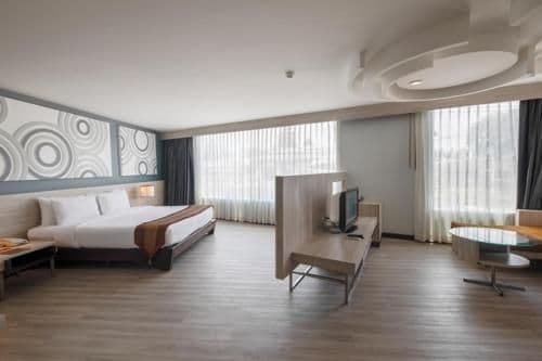 Deluxe King Suite