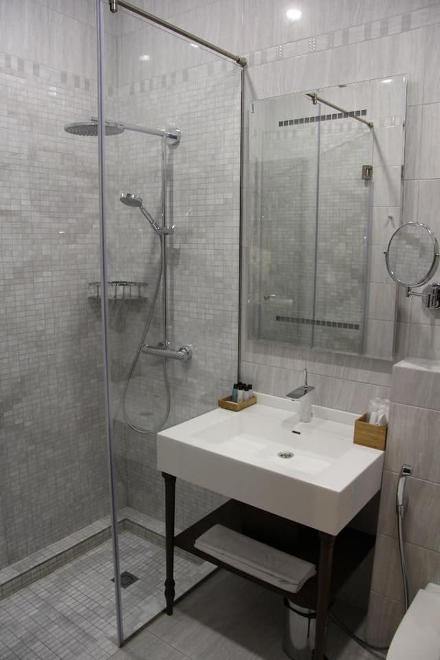 DOUBLE SINGLE USE WITH BALCONY