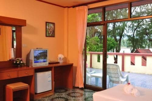 Deluxe Room (2 Adults + 1 Child)