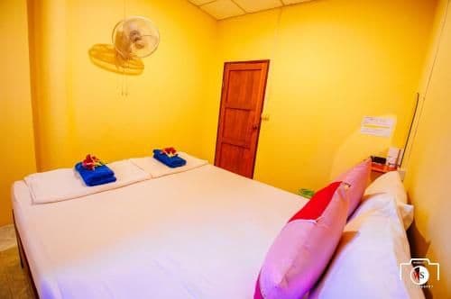 Standard Double Room with Fan share bathroom
