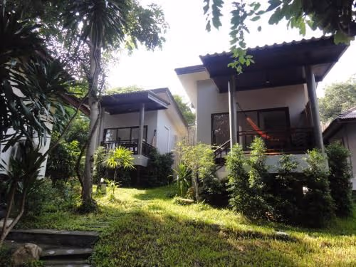 Bungalow with Garden View