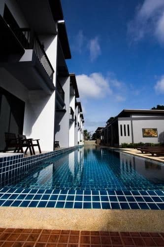 Deluxe Room With Pool Access