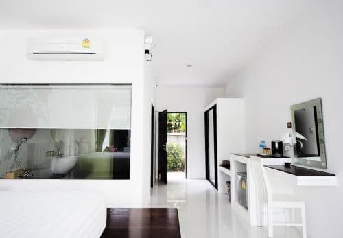 Deluxe Room With Pool Access