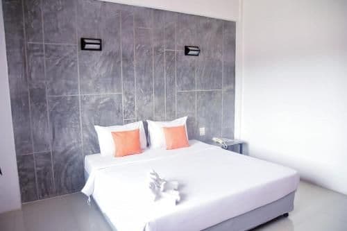 Deluxe Room (2 Adults + 1 Child)