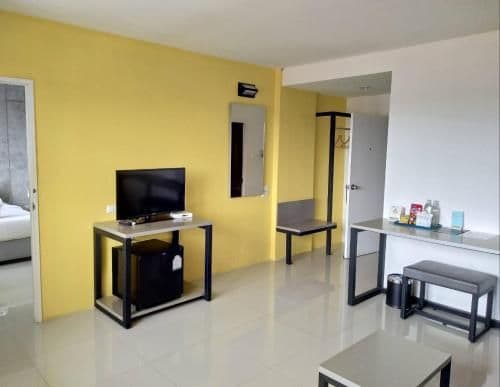 Deluxe Room (2 Adults + 1 Child)