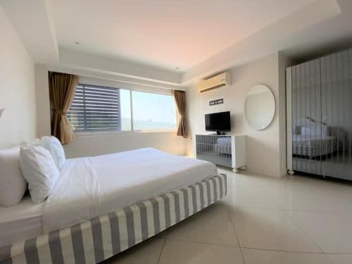 Two-Bedroom Apartment with Sea View