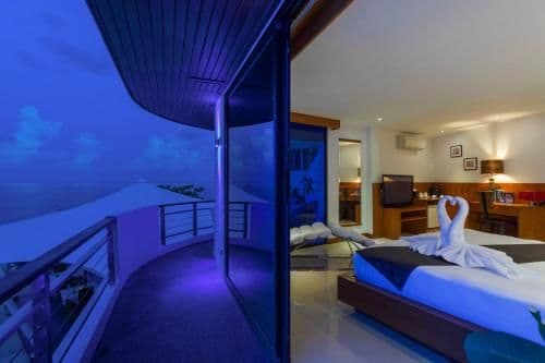 Front Deluxe Double Room - Second Floor