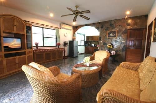 Superior One-Bedroom Apartment