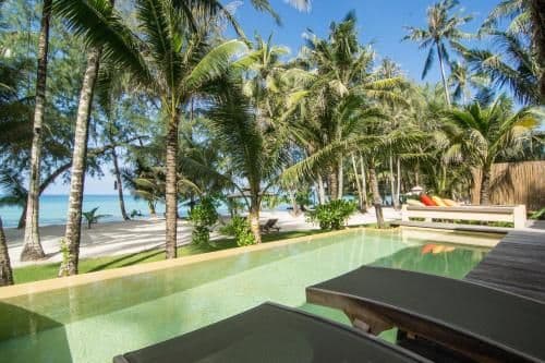 Beachfront Suite Pool Villa