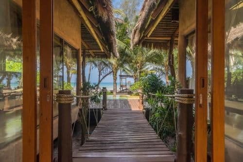 Beachfront Suite Pool Villa