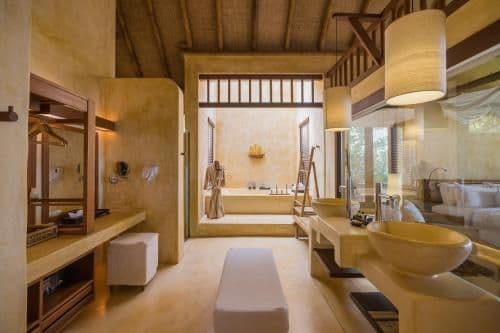 Beachfront Suite Pool Villa