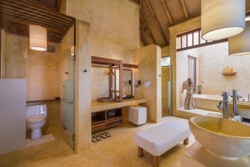 Beachfront Suite Pool Villa