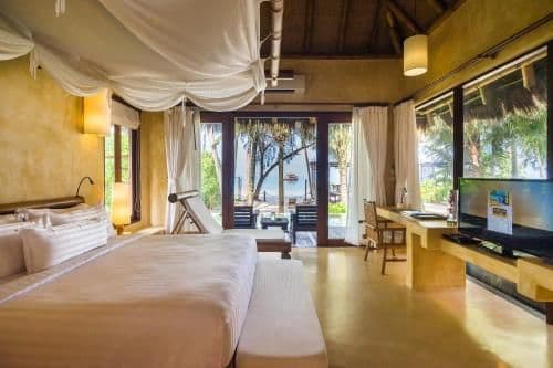 Beachfront Suite Pool Villa