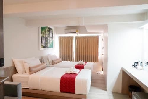 Superior Twin Room with Window
