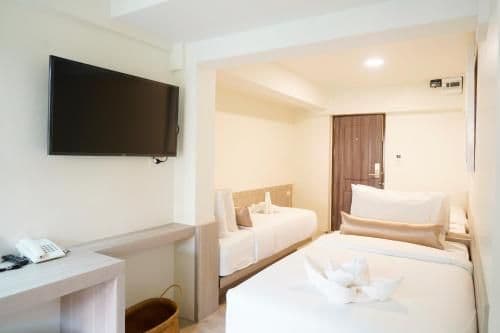 Deluxe Triple Room with Window