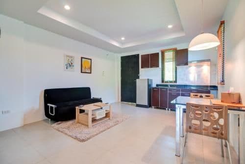 Deluxe One-Bedroom Suite 6