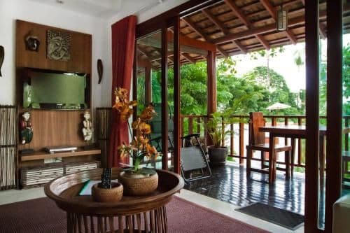 One-Bedroom Apartment with Sea View