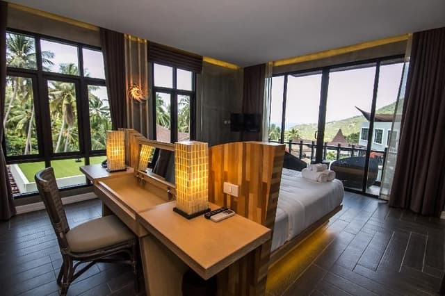DOUBLE KING BED WITH JACUZZI