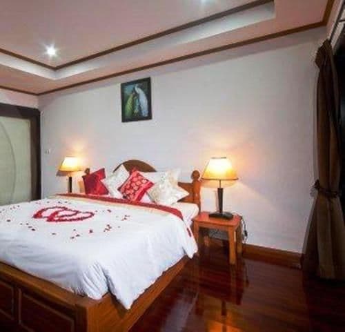 Honeymoon Suite