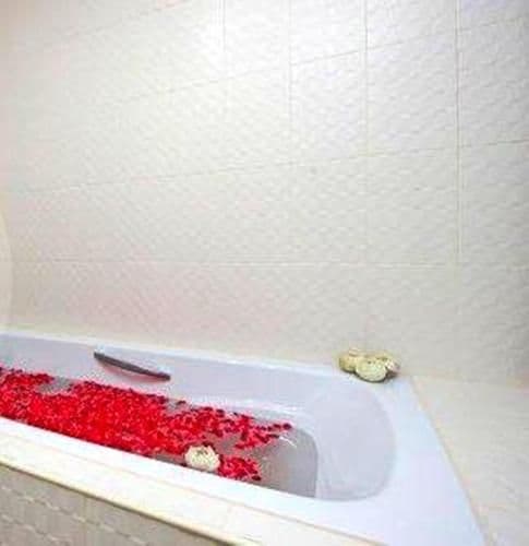 Honeymoon Suite