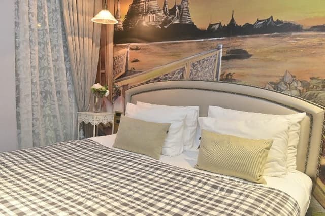 DOUBLE QUEEN SIZE BED