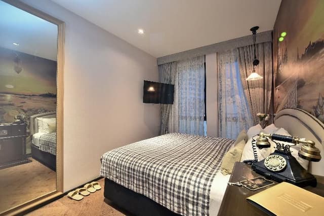 DOUBLE QUEEN SIZE BED