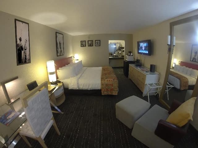 DOUBLE DELUXE KING BED