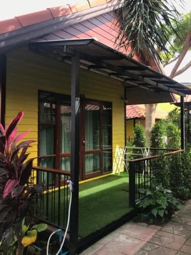 Bungalow with Garden View