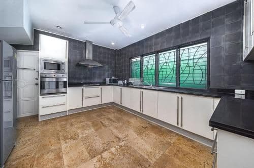 Four-Bedroom Villa with Private Pool (Green Oasis)