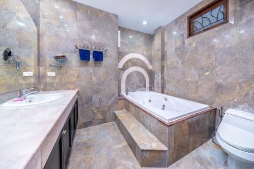 Four-Bedroom Villa with Private Pool (Green Oasis)