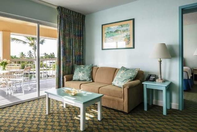 DOUBLE TWO QUEEN BEDS