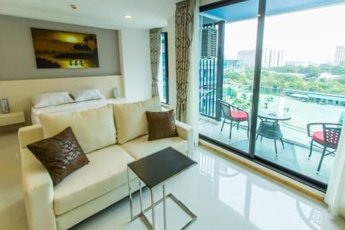 Superior Studio with pool view