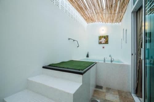One-Bedroom Suite with Spa Bath