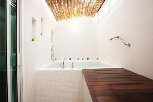 One-Bedroom Suite with Spa Bath