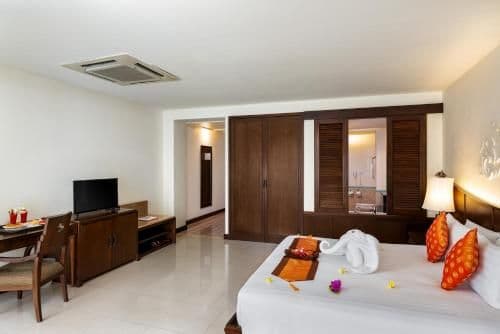 Double or Twin Room with Pool Access