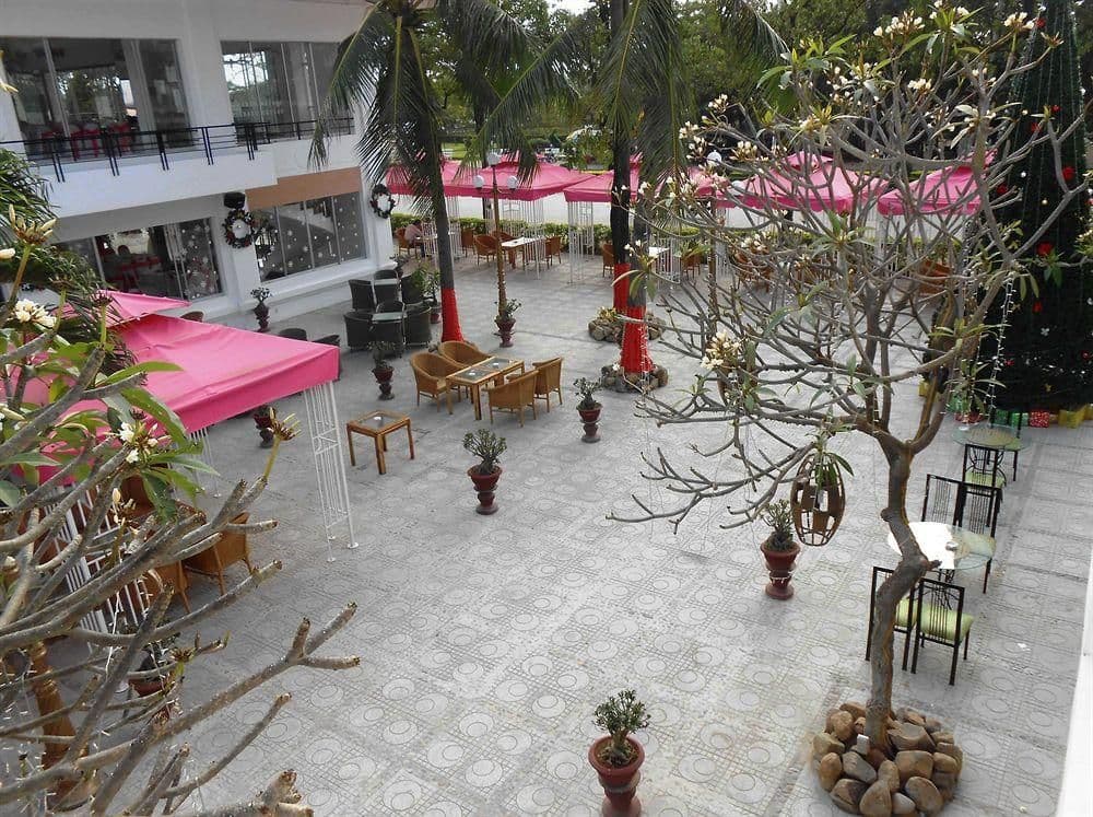 Yasaka Huong Sen Restaurant & Hotel