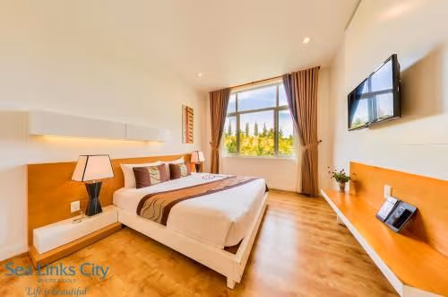 One-Bedroom Apartment with Garden View