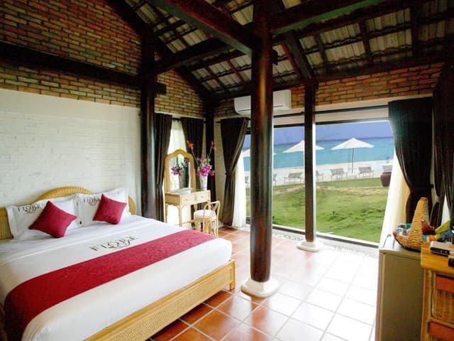 BUNGALOW BEACH FRONT