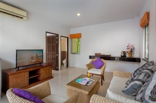 King Suite with Pool View