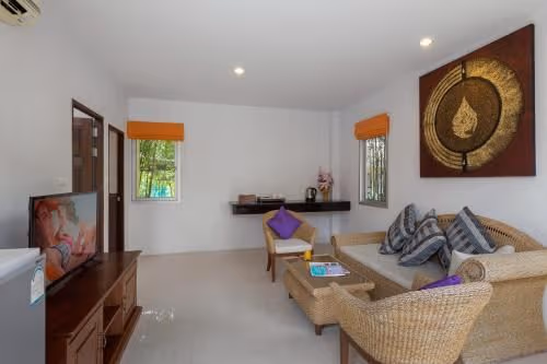 King Suite with Pool View