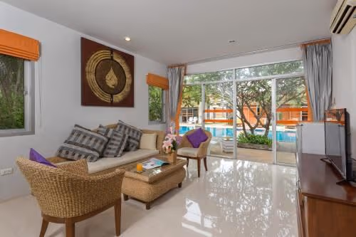 King Suite with Pool View