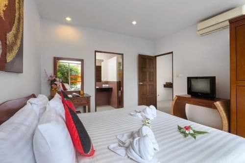 King Suite with Pool View