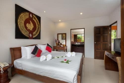 King Suite with Pool View