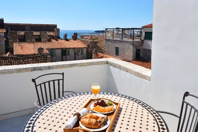 SUITE DELUXE SEA VIEW WITH BALCONY