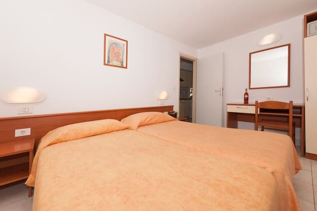 APARTMENT CAPACITY 4