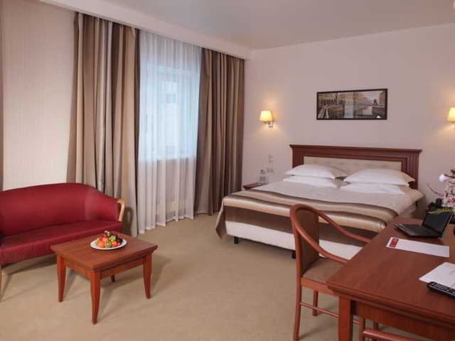 SUITE CAPACITY 1