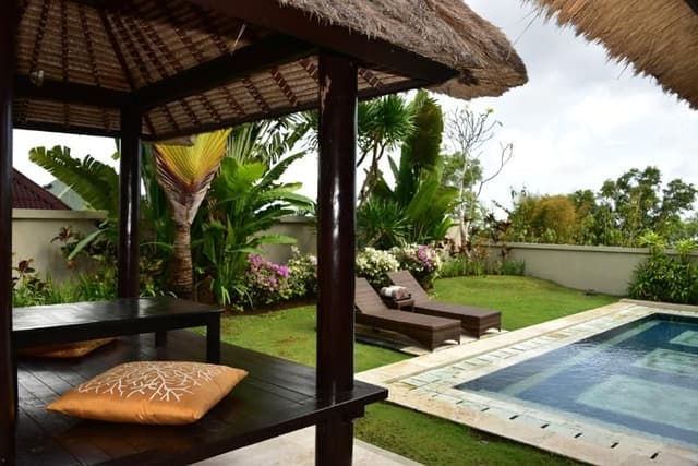 VILLA WITH PRIVATE POOL