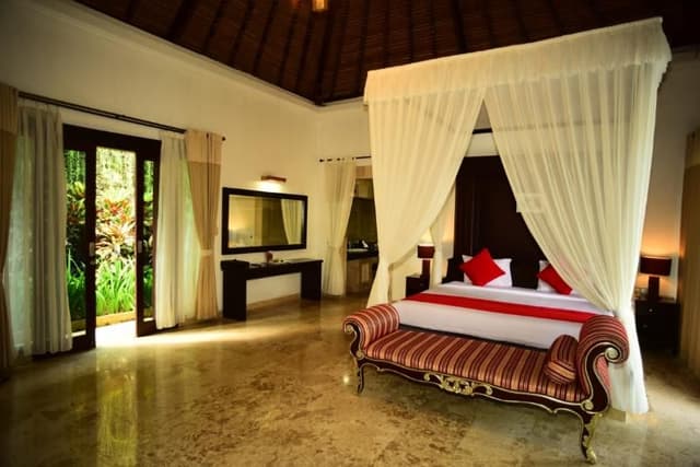 VILLA WITH PRIVATE POOL